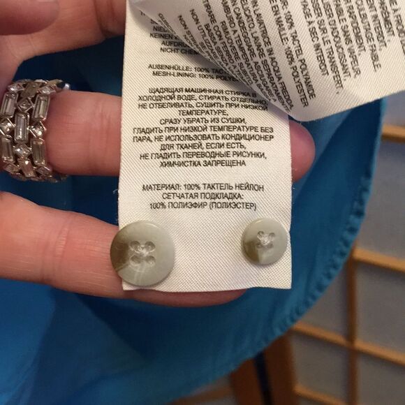 3/$20 Columbia PFG Button Down - Picture 6 of 8